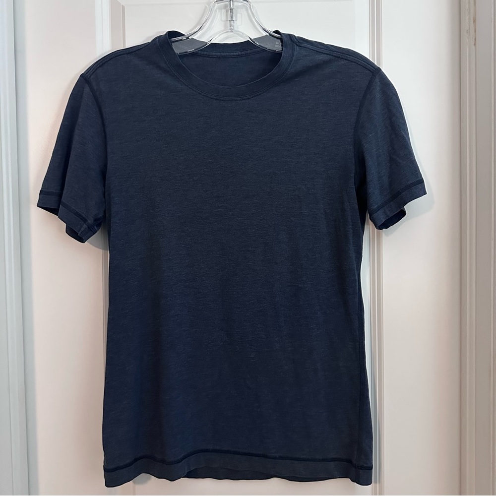 Lululemon Men’s Short Sleeve Tee – Size Small (Based on Measurements)